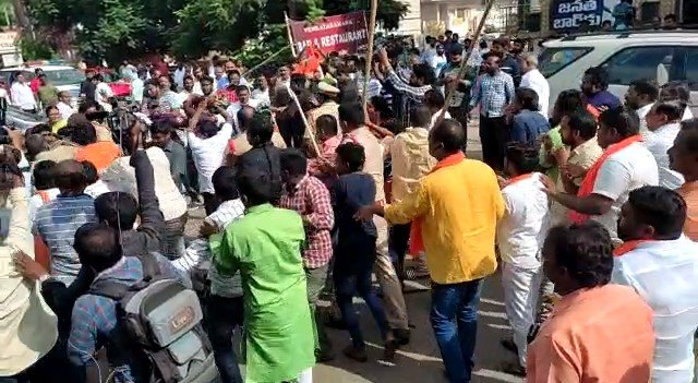 On Hunter Road.. Fight.. Fight