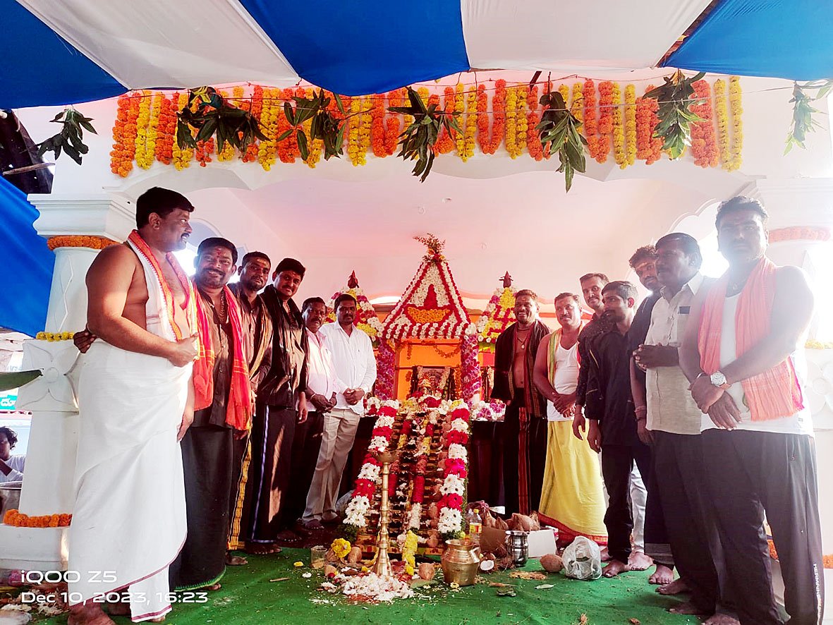 ayyappaswamy_padipuja