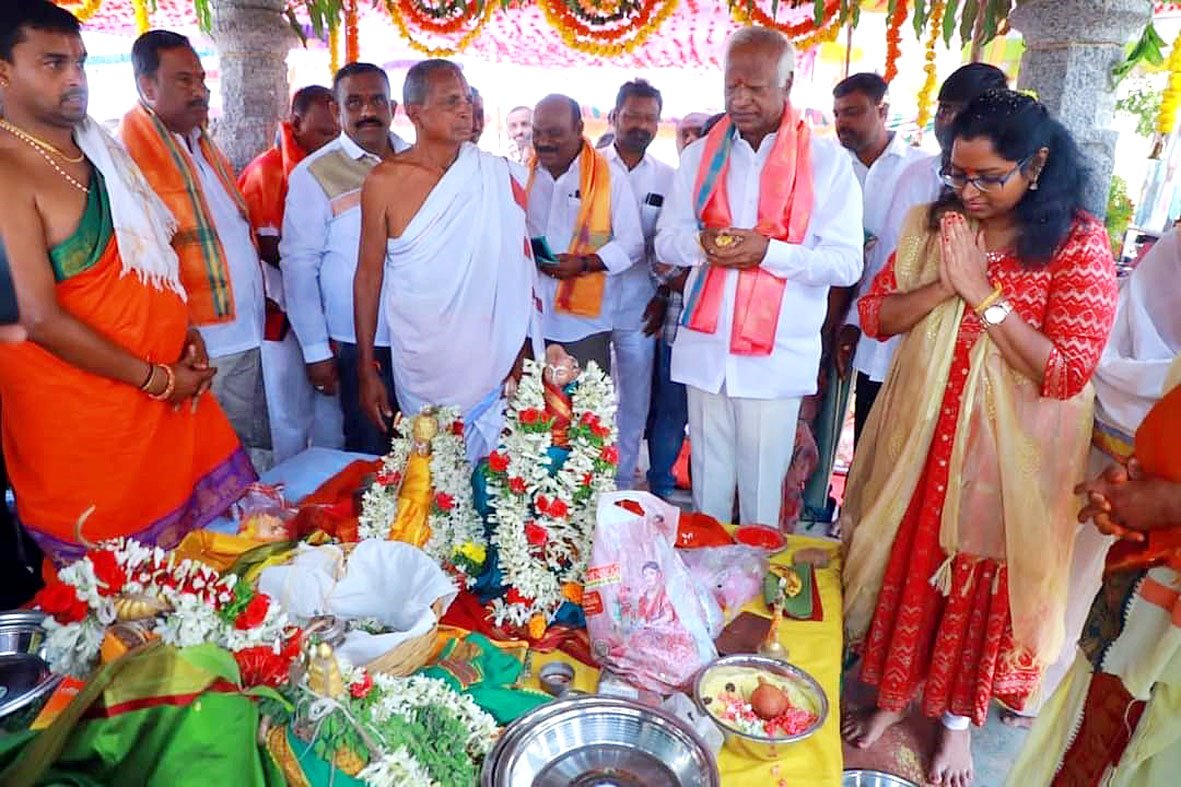 Be happy with the blessings of Lord Rama..