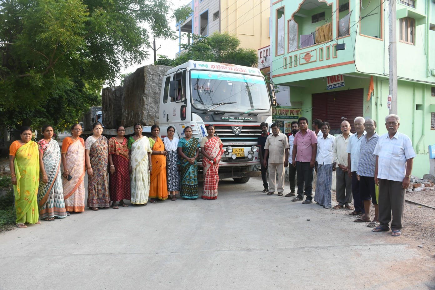 Brindavan colonists blocking granite lorries