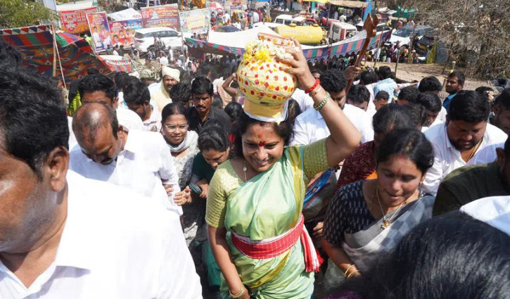 Brs Mlc Kavitha Visits Peddagattu Jathara In Suryapet