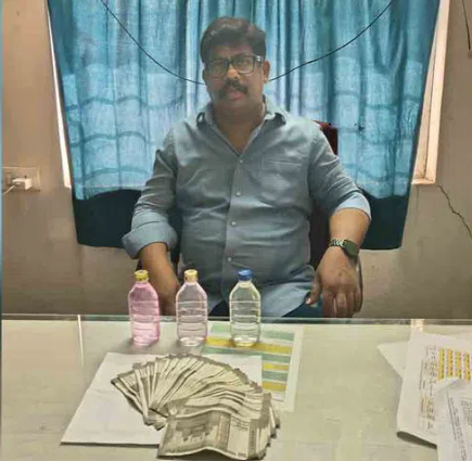 Electricity Ao Caught Taking Bribe Of Rs 30 Thousand