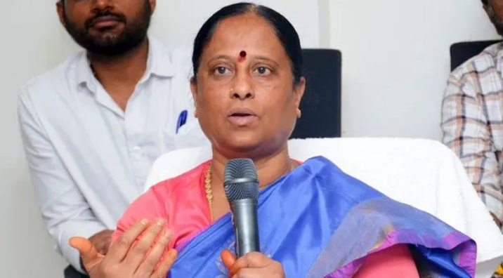 Minister Konda Surekha key comments on Warangal Airport
