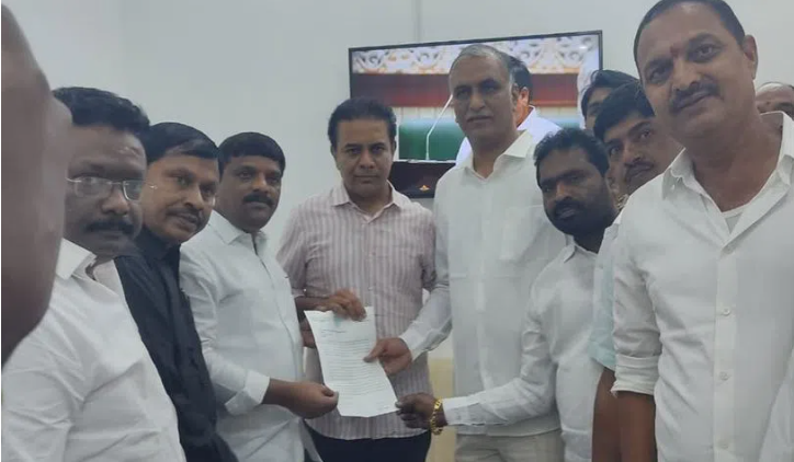 Mlc Teenamar Mallanna Met Ktr In Assembly