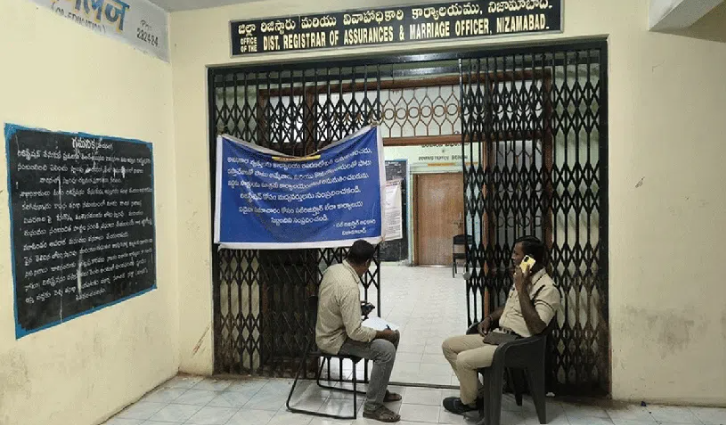 Sub Register Caught By Acb While Taking Bribe Of Rs 10 Thousand