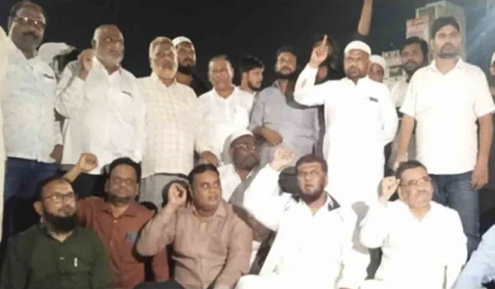 Minority Leaders Protest Against Giving Mlc Ticket To Shabbir Ali