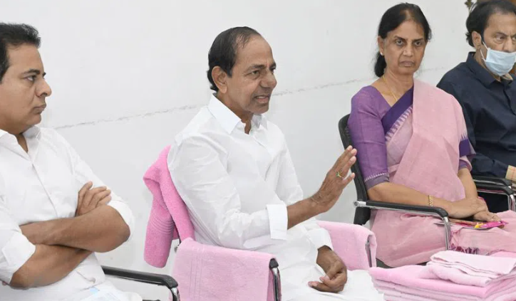 Brs Chief Kcr Met Hyderabad And Rangareddy Leaders In Erravelly