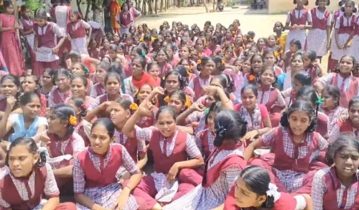 Nagarkurnool Kgbv Student Protest Against English Teacher Kalyani