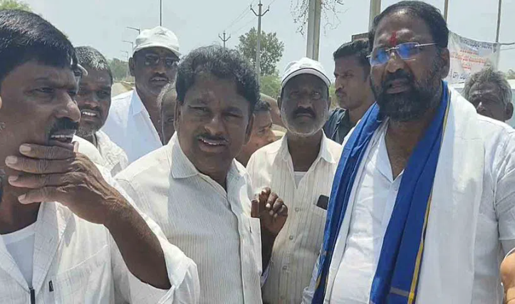 Farmers Appeal To Mla To Release Water From Jurala Project And Save Crops