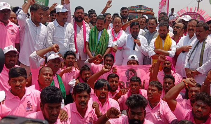 Brs Mla Jagadish Reddy Starts Brsv Foot March In Yadadri