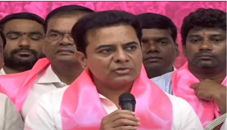 Brs Working President Ktr Fire On Revanth Reddy Comments On Telangana Employees