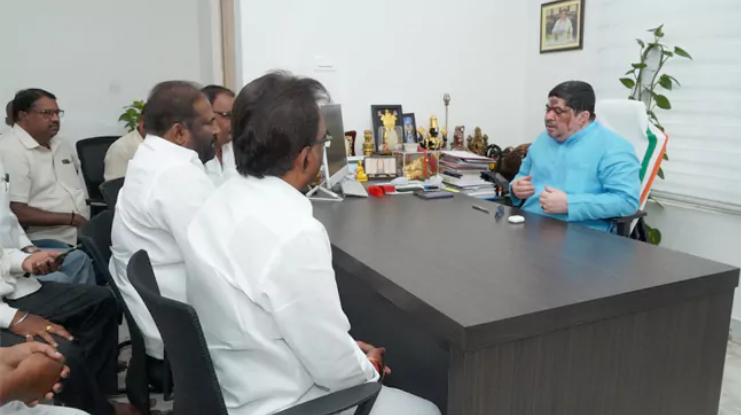 Minister Ponnam Prabhakar Requests Rtc Workers To Call Off Strike