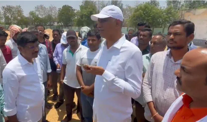 Brs Leader Harish Rao Serioused On Civil Supply Officers For Not Procuring Grain