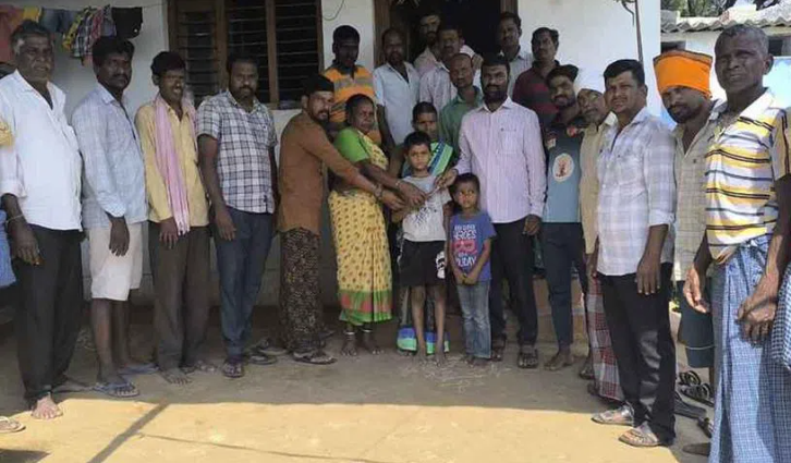 Former Sarpanch Provides Financial Assistance Of Rs 20000 For Children Education